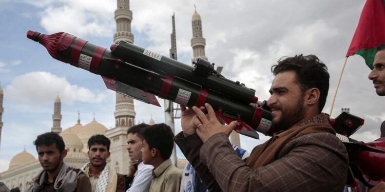 Οι Χούθι κάνουν λόγο για έναν νεκρό σε πλήγματα που αποδίδουν στις ΗΠΑ