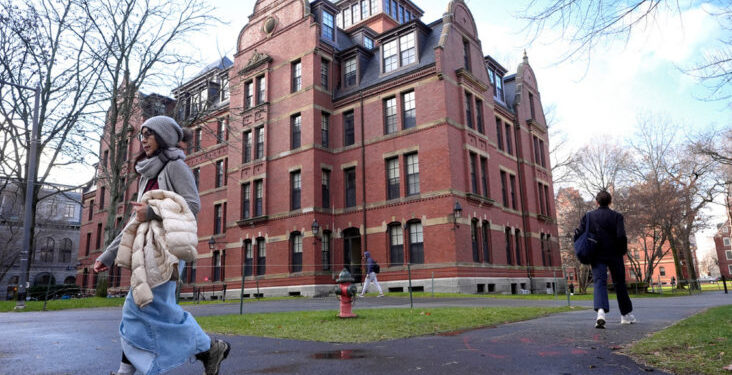 Η κυβέρνηση του Ντόναλντ Τραμπ παγώνει χρηματοδότηση 2,2 δισ. δολαρίων προς το Χάρβαρντ