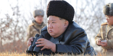 Τελετή καθέλκυσης νέου πολεμικού πλοίου 5.000 τόνων παρουσία του Κιμ Γιονγκ Ουν