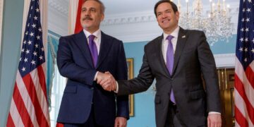 Συνομιλία Μάρκο Ρούμπιο – Χακάν Φιντάν για τις ιρανικές απειλές και τη συνεργασία στο NATO