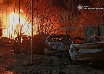 Ένας νεκρός και καταστροφές σε σπίτια από ρωσικά πλήγματα στην πόλη Ντνίπρο