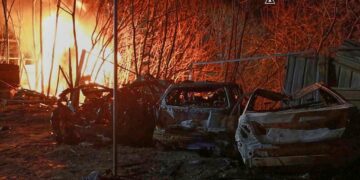 Ένας νεκρός και καταστροφές σε σπίτια από ρωσικά πλήγματα στην πόλη Ντνίπρο