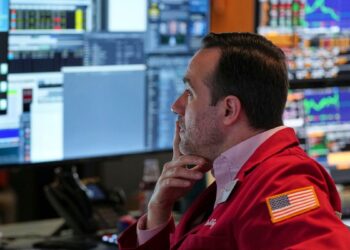 Κώδωνας κινδύνου από τη Fed για πλήγμα στην οικονομία και αύξηση τιμών από τις πολιτικές του Ντόναλντ Τραμπ – Νέα πτώση στα χρηματιστήρια