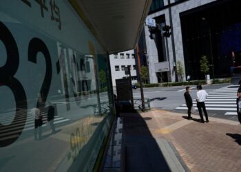 Άνοδο άνω των 2.000 μονάδων κατέγραψε ο δείκτης Nikkei 225 κατά την έναρξη των συναλλαγών