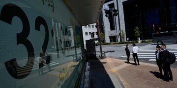 Άνοδο άνω των 2.000 μονάδων κατέγραψε ο δείκτης Nikkei 225 κατά την έναρξη των συναλλαγών