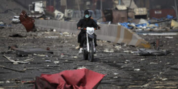 Τουλάχιστον 14 οι νεκροί από την τεράστια έκρηξη στο λιμάνι του Μπαντάρ Αμπάς – Περισσότεροι από 700 οι τραυματίες