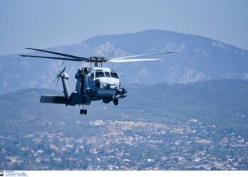 Αεροδιακομιδή ναυτικού με ελικόπτερο του Πολεμικού Ναυτικού