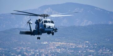 Αεροδιακομιδή ναυτικού με ελικόπτερο του Πολεμικού Ναυτικού