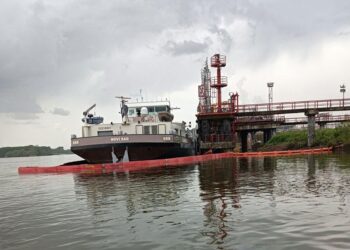 Διαρροή 82.000 λίτρων πετρελαίου στον Δούναβη