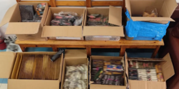 Συνελήφθη 18χρονος για διακίνηση βεγγαλικών και ναρκωτικών – Κατασχέθηκαν περισσότερες από 4.250 κροτίδες