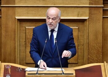 Ένταση στην Βουλή – Φλωρίδης σε Κωνσταντοπούλου: «Δεν έχουμε μουσολινικό πολίτευμα»