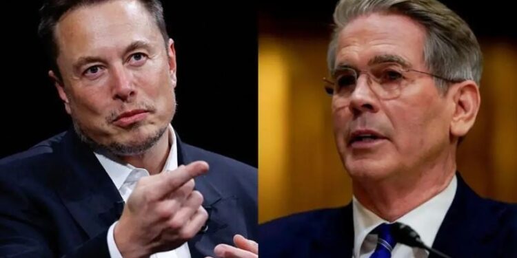 Λευκός Οίκος: Άγριος καβγάς Μασκ – Μπέσεντ στο Οβάλ Γραφείο