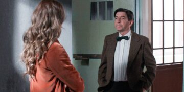 Ο αστυνόμος Κομνηνός ανακαλύπτει τα πάντα για τον Ρήγα