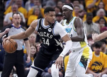 NBA: Παρά την ηρωική εμφάνιση του Αντετοκούνμπο, οι Μπακς έχασαν 117-98 στην Ιντιάνα