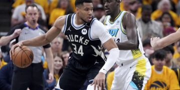 NBA: Παρά την ηρωική εμφάνιση του Αντετοκούνμπο, οι Μπακς έχασαν 117-98 στην Ιντιάνα