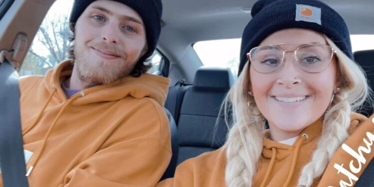 Ζευγάρι δέχθηκε επίθεση με τσεκούρι σε στάση λεωφορείου από μεθυσμένο 25χρονο