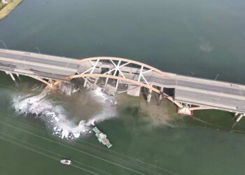 Κατέρρευσε γέφυρα στο Πεκίνο έπειτα από φωτιά