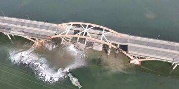 Κατέρρευσε γέφυρα στο Πεκίνο έπειτα από φωτιά