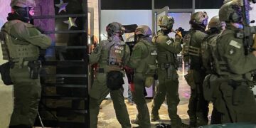 Βίντεο από τη σύλληψη 100 παράτυπων μεταναστών σε μεγάλη αστυνομική επιχείρηση σε κλαμπ του Κολοράντο