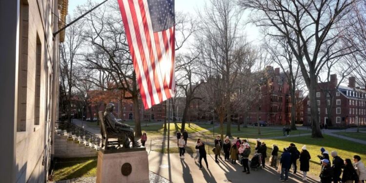 Ο Μπαράκ Ομπάμα και κορυφαία αμερικανικά πανεπιστήμια στο πλευρό του Χάρβαρντ