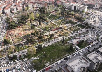 Σεισμός στην Τουρκία: Σε πάρκα και προαύλια την νύχτα οι κάτοικοι της Κωνσταντινούπολης – Πάνω από 120 μετασεισμοί, στους 151 οι τραυματίες