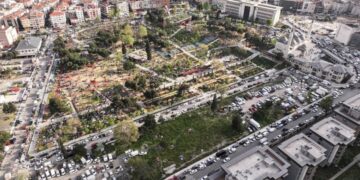 Σεισμός στην Τουρκία: Σε πάρκα και προαύλια την νύχτα οι κάτοικοι της Κωνσταντινούπολης – Πάνω από 120 μετασεισμοί, στους 151 οι τραυματίες