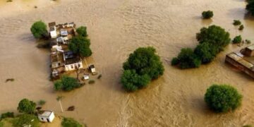 Ξεπέρασαν τους 100 οι νεκροί ύστερα από ισχυρές βροχές στη χώρα και το γειτονικό της Νεπάλ