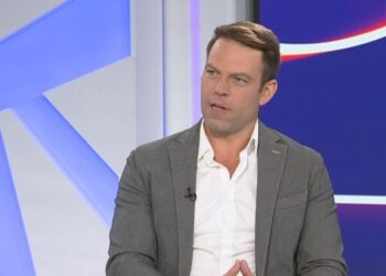 Το Κίνημα Δημοκρατίας εκφράζει το κοινωνικό κέντρο