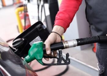 Αποκλιμακώνονται οι τιμές σε καύσιμα και ηλεκτρική ενέργεια