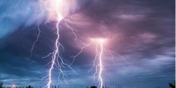 Καιρός: Πάνω από 6.000 κεραυνοί μέχρι το απόγευμα της Πέμπτης