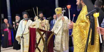 Χιλιάδες κόσμου γιόρτασαν την Ανάσταση με λαμπρότητα και πυροτεχνήματα