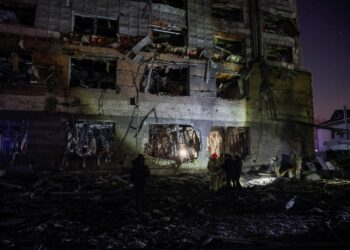 Ήχησαν οι σειρήνες για αεροπορικό πλήγμα