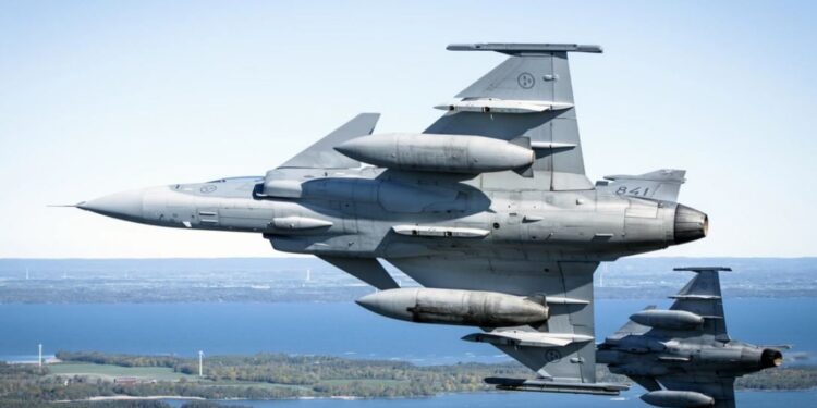 Η Κολομβία σχεδιάζει την απόκτηση ως και 24 μαχητικών αεροσκαφών από τη Saab της Σουηδίας
