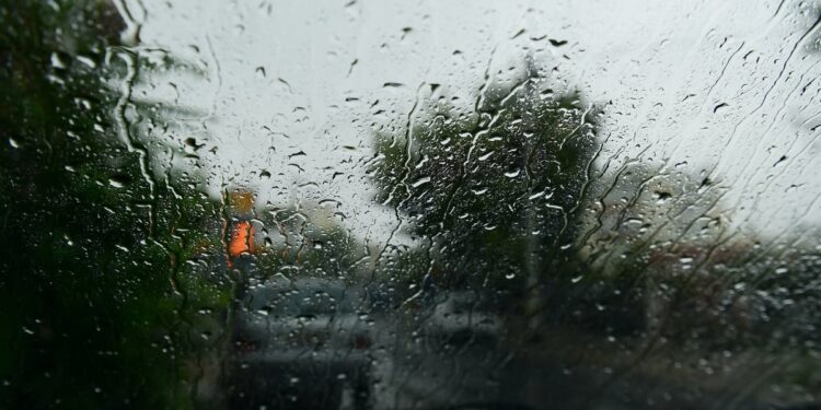 Καιρός: Σταθερά… μουντός με αυξημένες νεφώσεις και κατά τόπους βροχές