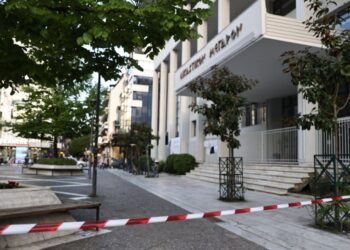 Κινητοποίηση έξω από το Δικαστικό Μέγαρο – Δυνάμεις της Αστυνομίας στο σημείο