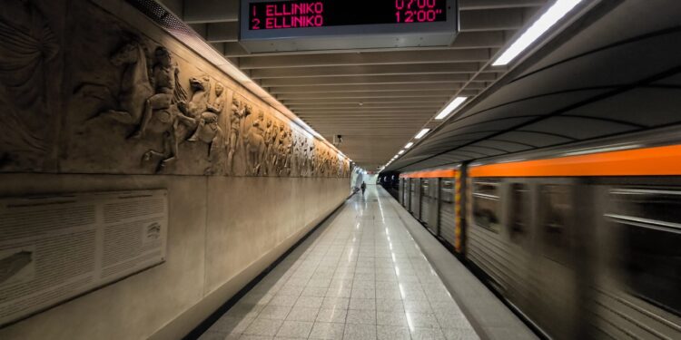 Απόπειρα αυτοκτονίας ατόμου στο μετρό – Κλειστοί οι σταθμοί «Ακρόπολη» και «Συγγρού