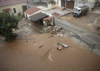 Φονική πλημμύρα στη Μάνδρα: Ξανά στο εδώλιο τρεις κατηγορούμενοι