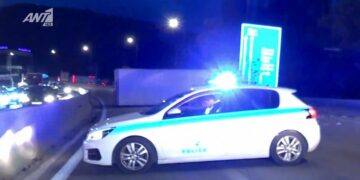 Ανετράπη νταλίκα στο ύψος του Σκαραμαγκά – Διακοπή της κυκλοφορίας στο ρεύμα προς Αθήνα