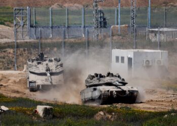 Απειλεί με «πολύ μεγαλύτερη» επίθεση στη Γάζα αν δεν απελευθερωθούν οι όμηροι της Χαμάς