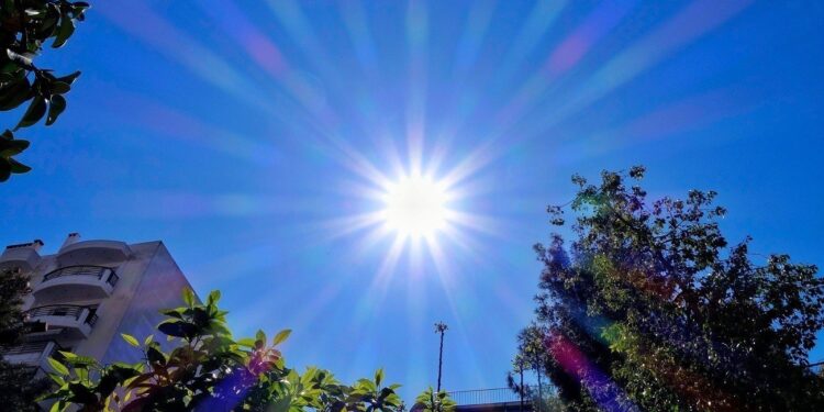 Καιρός: Με ηλιοφάνεια και θερμοκρασίες μέχρι 25 βαθμούς το σούβλισμα του οβελία