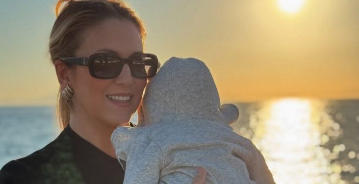 Φωτεινή Πετρογιάννη: Η γλυκιά στιγμή στην παραλία με τον γιο της