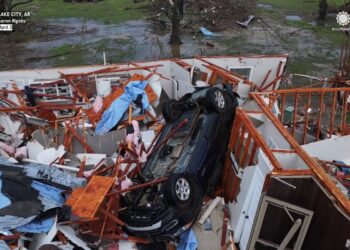 Επτά νεκροί εξαιτίας καταιγίδων και ανεμοστρόβιλων που σαρώνουν κεντρικές και νότιες πολιτείες