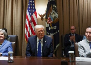 «Φανταστικέ μου, κύριε Πρόεδρε» – Διαγωνισμός «οσφυοκαμψίας» από τους υπουργούς του Τραμπ