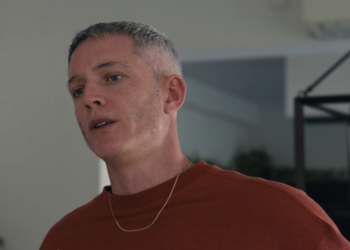 Ο Νεκτάριος συνεχίζει να δηλητηριάζει την Ελισάβετ