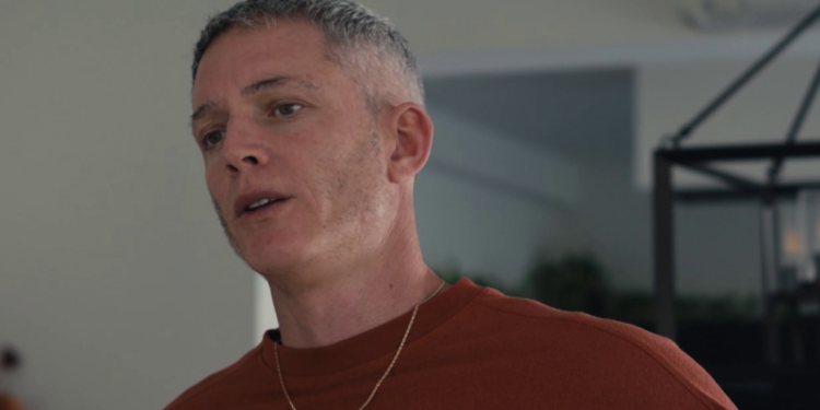 Ο Νεκτάριος συνεχίζει να δηλητηριάζει την Ελισάβετ