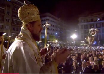 Θεσσαλονίκη: Με κατάνυξη και πλήθος κόσμου η Ανάσταση στη Μητρόπολη