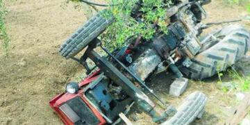 Νεκρός ηλικιωμένος που καταπλακώθηκε από τρακτέρ