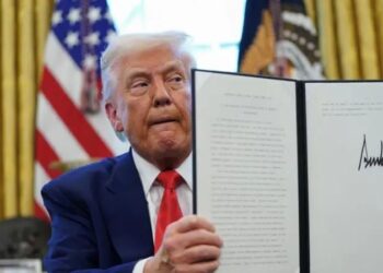 Τραμπ: «Πάμε πολύ καλά με τους δασμούς»