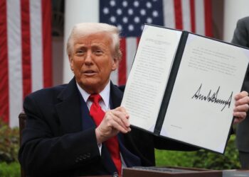 Τραμπ: Υποστηρίζει ότι με τους δασμούς τιμωρεί τις ξένες χώρες, κυρίως όμως βλάπτει τους Αμερικανούς