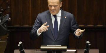 O πρωθυπουργός Τουσκ καταγγέλλει ξένη παρέμβαση, μετά την κυβερνοεπίθεση εναντίον του κόμματός του